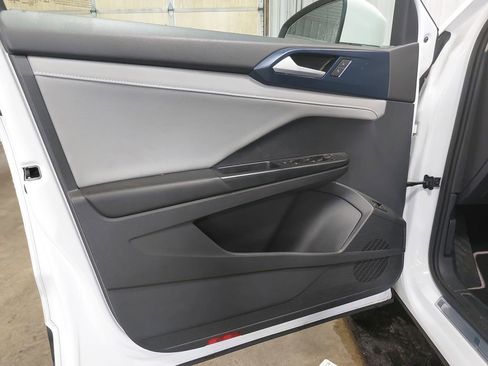 Used 2023 Volkswagen Taos SE w/ Panoramic Sunroof Package AWD/4WD image 27