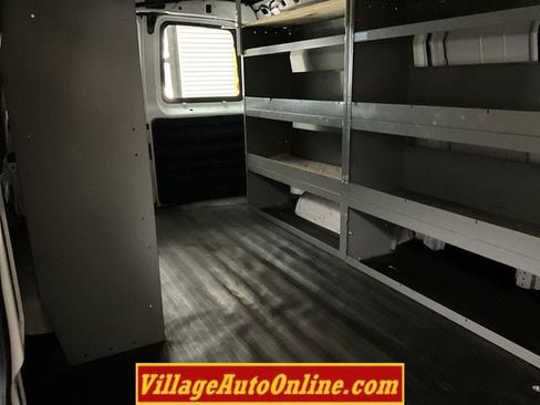 Used 2017 Chevrolet Express 2500 Extended RWD image 31