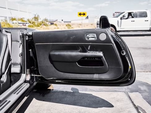 Used 2018 Rolls-Royce Dawn RWD image 26