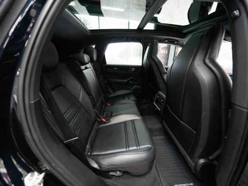 Used 2023 Porsche Cayenne image 25