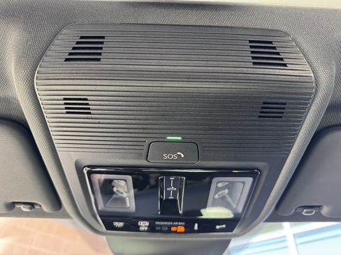 Used 2022 Volkswagen Golf R image 27