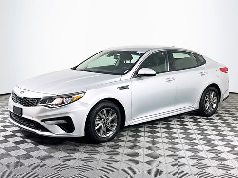 Used 2019 Kia Optima LX image 4