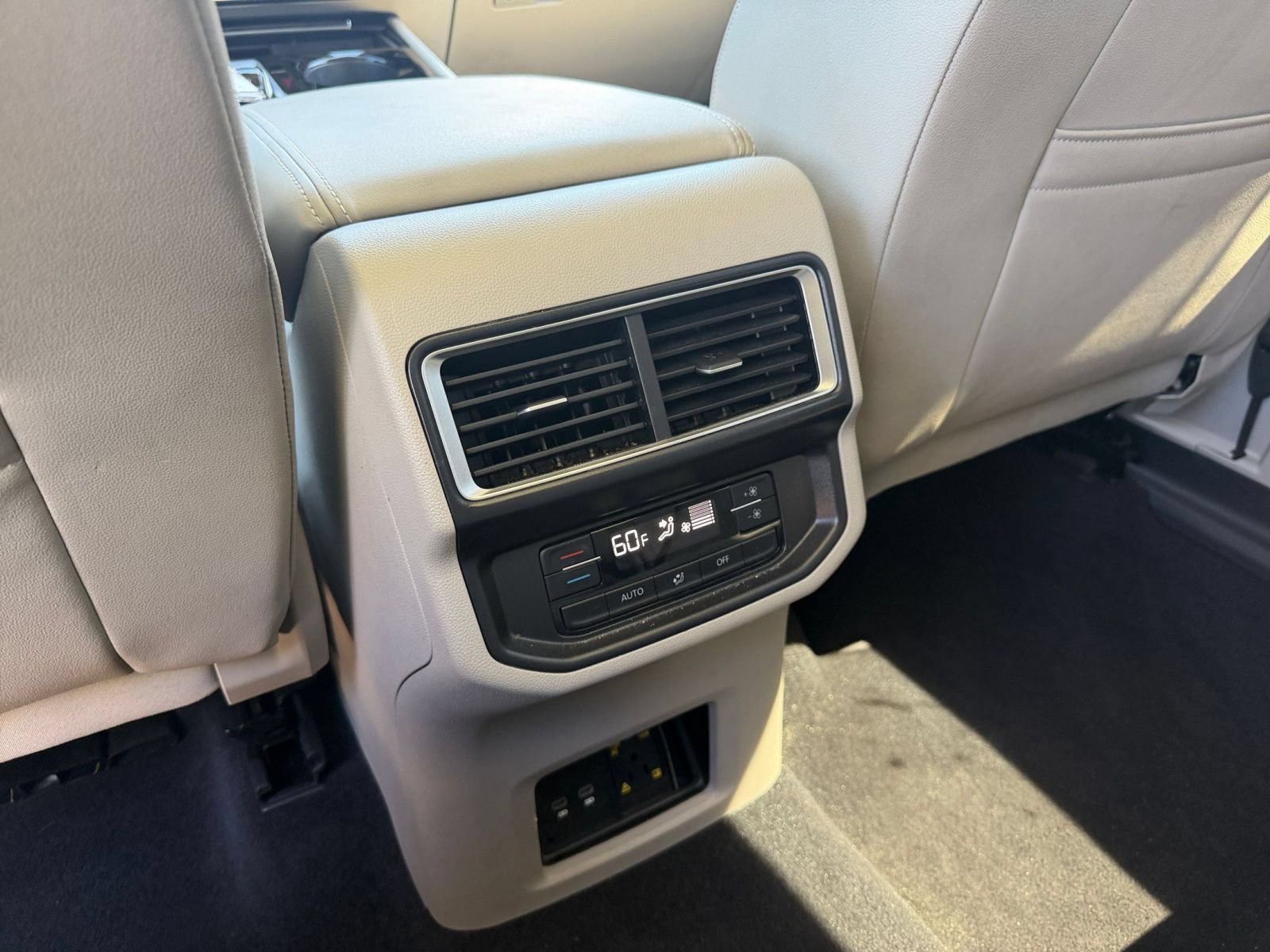 Used 2026 Volkswagen Atlas SE FWD image 24