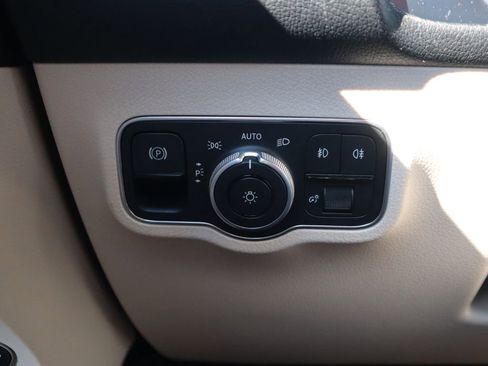 Certified 2025 Mercedes-Benz GLB 250 image 23