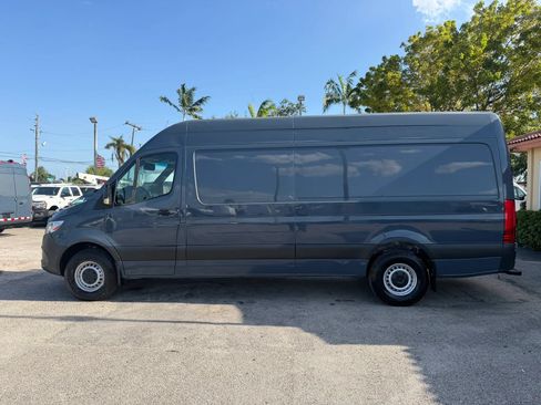 Used 2019 Mercedes-Benz Sprinter 170 image 2