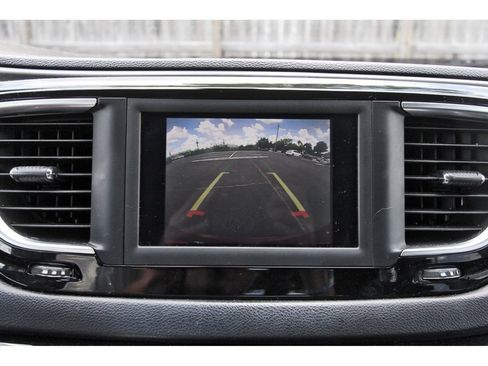 Used 2020 Chrysler Pacifica Touring-L FWD image 28