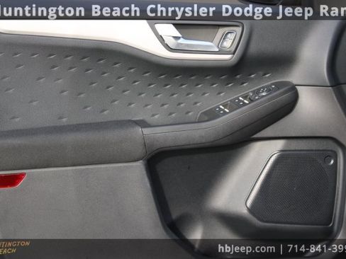 Used 2020 Ford Escape SE image 10