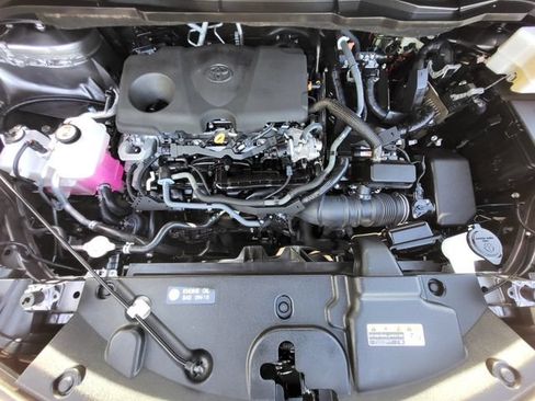 Used 2023 Toyota Sienna XLE FWD image 11