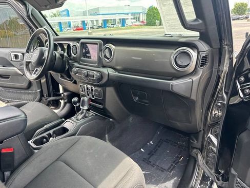 Used 2019 Jeep Wrangler Unlimited Sahara AWD/4WD image 13