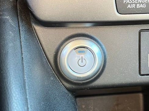 Used 2022 Nissan Leaf S image 17