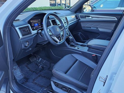 Used 2023 Volkswagen Atlas Cross Sport SE image 15