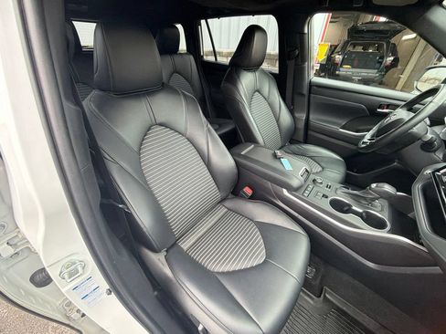 Used 2022 Toyota Highlander XSE AWD/4WD image 38