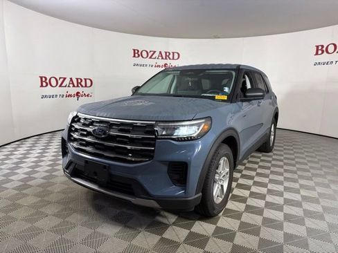 Used 2026 Ford Explorer Active AWD/4WD image 4