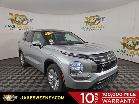 New 2026 Mitsubishi Outlander ES image 1