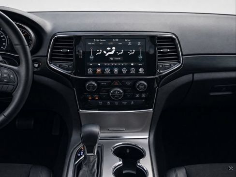 Used 2021 Jeep Grand Cherokee Laredo X AWD/4WD image 14