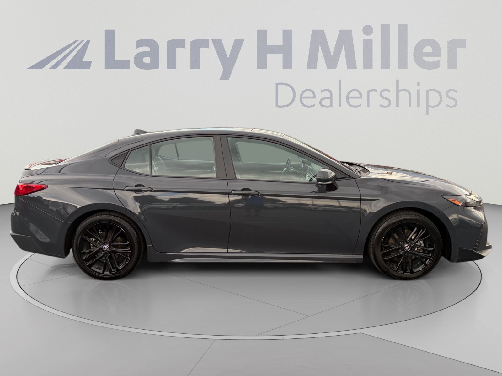 Used 2025 Toyota Camry SE FWD image 6