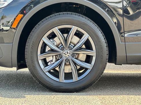 Used 2023 Volkswagen Tiguan SE w/ Panoramic Sunroof Package FWD image 26