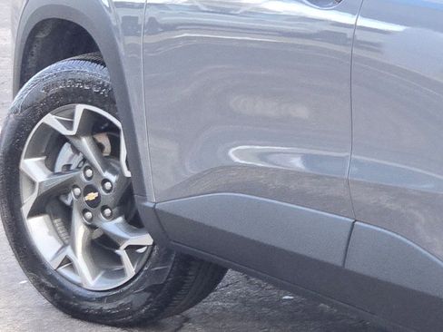 Certified 2025 Chevrolet Trax LT w/ LT Convenience Package image 14