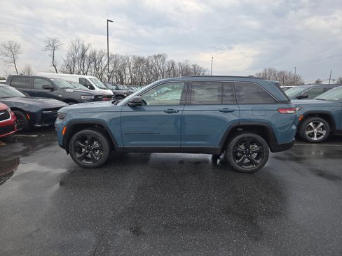 New 2026 Jeep Grand Cherokee Limited w/ Limited Altitude Package AWD/4WD image 6