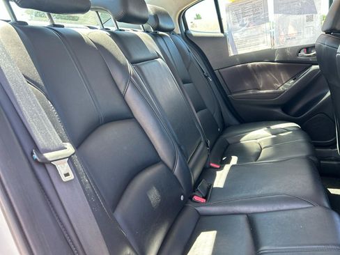 Used 2018 MAZDA MAZDA3 Touring FWD image 21