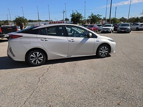 Used 2017 Toyota Prius Prime Plus FWD image 7