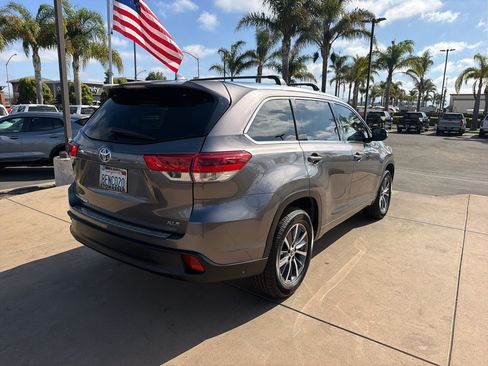 Used 2018 Toyota Highlander XLE FWD image 5