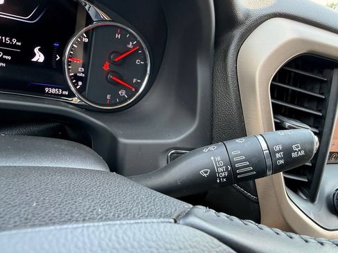Used 2020 GMC Acadia Denali w/ Technology Package FWD image 32