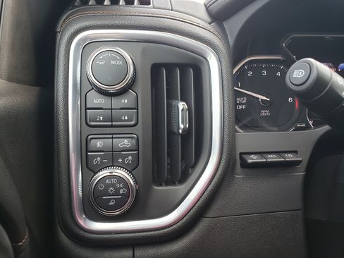 Used 2021 GMC Sierra 1500 AT4 w/ AT4 Value Package AWD/4WD image 14