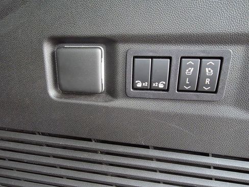 Used 2021 Chevrolet Tahoe RST w/ Luxury Package image 35