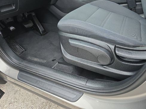 Used 2019 Kia Sorento L image 16