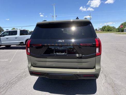 Used 2025 Ford Expedition Tremor AWD/4WD image 5