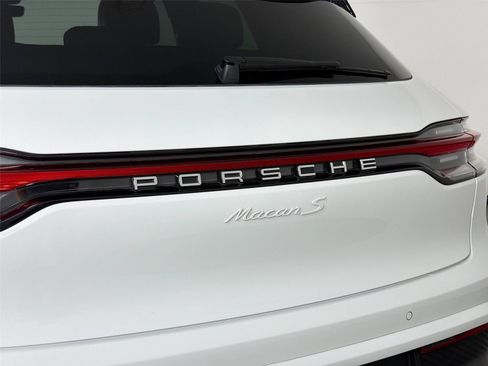 Used 2025 Porsche Macan S AWD/4WD image 17