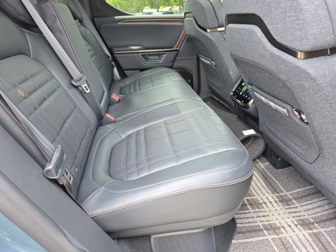Used 2025 Rivian R1T Premium AWD/4WD image 18