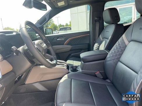 Used 2023 GMC Canyon Denali w/ Denali Black Edition image 12