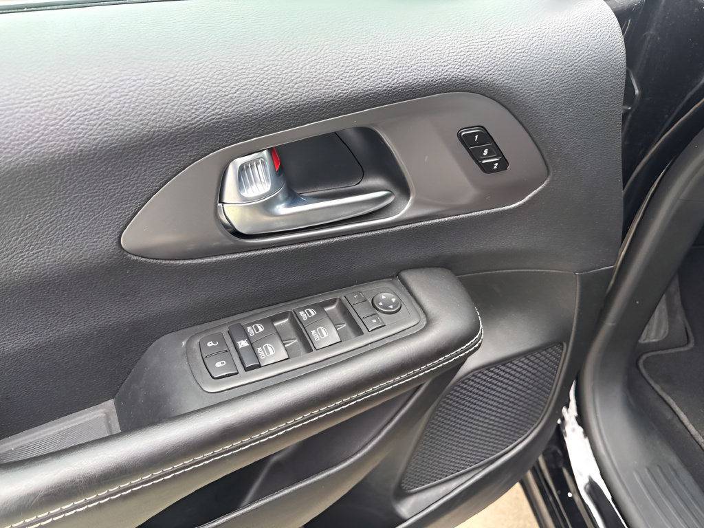 Used 2026 Chrysler Pacifica Select FWD image 14