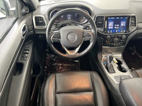 Used 2022 Jeep Grand Cherokee Limited image 23