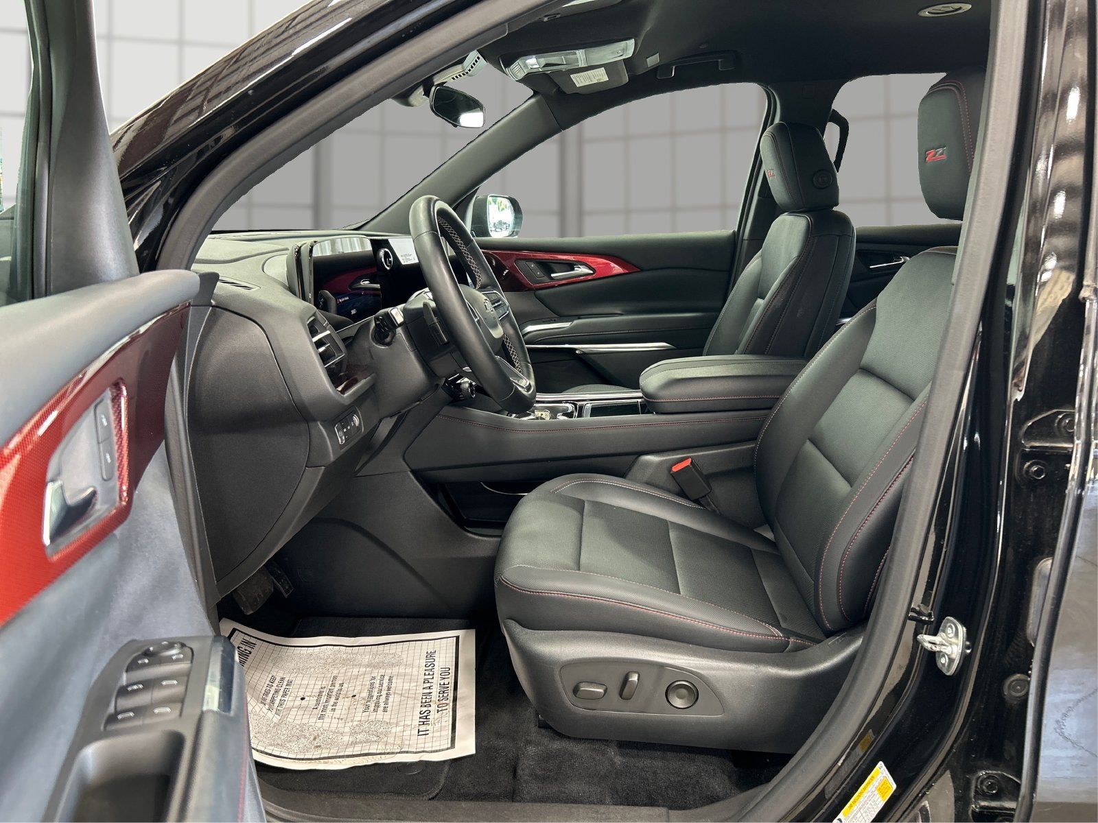 Used 2025 Chevrolet Traverse Z71 AWD/4WD image 9