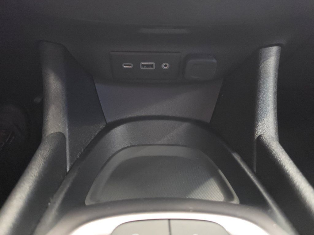 Used 2025 Chevrolet Malibu RS FWD image 26