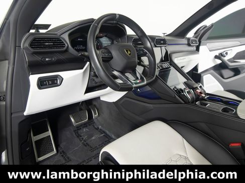 Used 2022 Lamborghini Urus AWD/4WD image 16