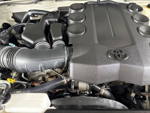 Used 2012 Toyota FJ Cruiser 4WD w/ Upgrade Pkg image 46