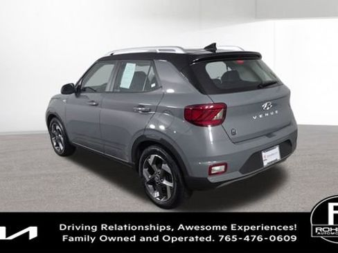 Used 2022 Hyundai Venue Limited image 8