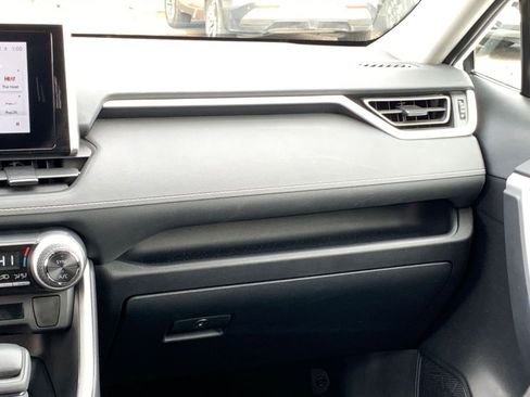 Used 2025 Toyota RAV4 LE image 34