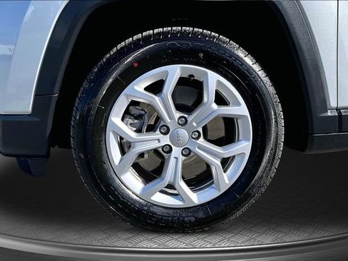 Used 2024 Jeep Compass Latitude AWD/4WD image 31