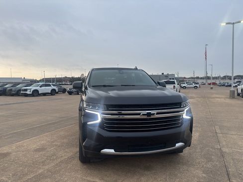 Used 2022 Chevrolet Tahoe LT w/ Luxury Package image 3