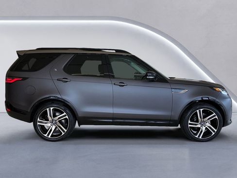 New 2026 Land Rover Discovery Limited Edition image 6