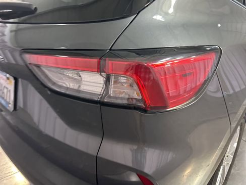 Used 2022 Ford Escape SE image 9