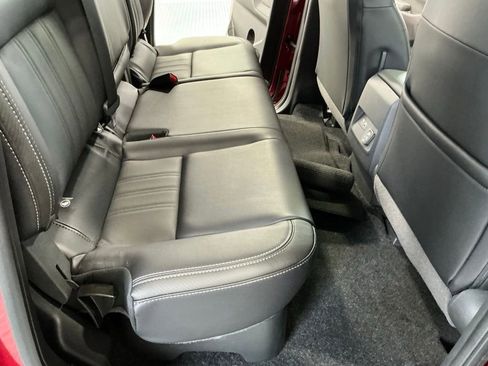 Used 2024 Nissan Frontier SL w/ Technology Package image 17