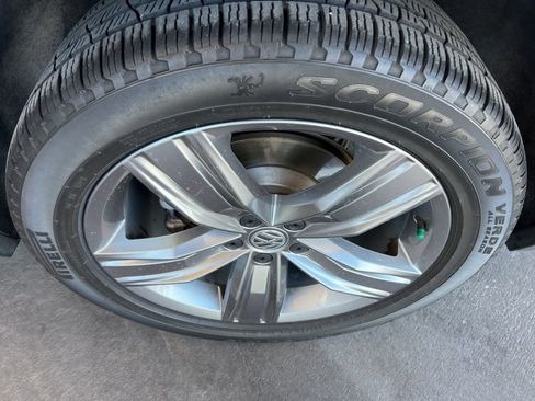 Certified 2020 Volkswagen Tiguan SEL w/ Tiguan Three-Row MDO Package FWD image 29