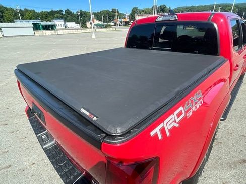 Used 2019 Toyota Tacoma TRD Sport AWD/4WD image 17