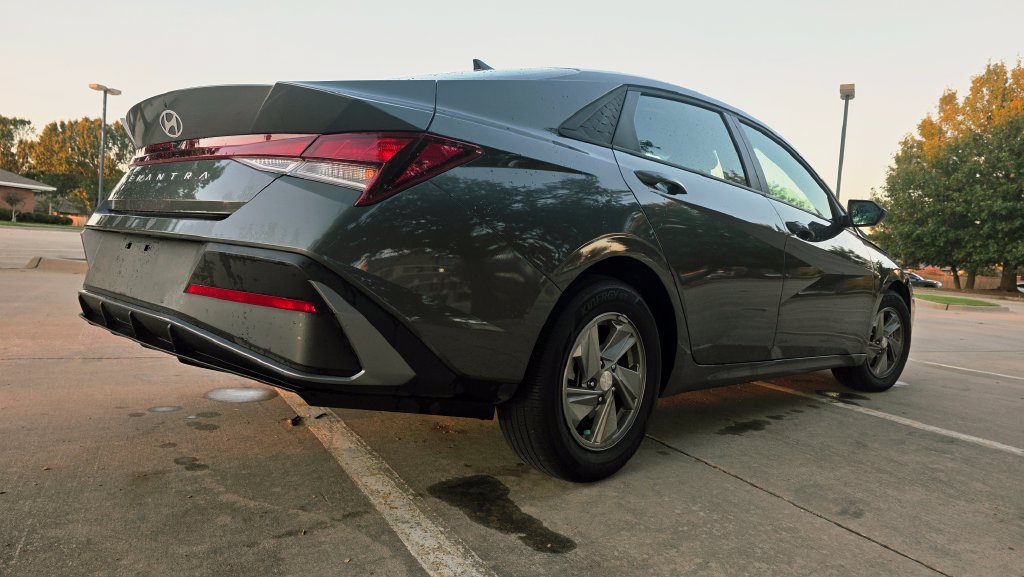 Certified 2025 Hyundai Elantra SE FWD image 9